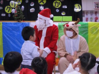 保育園でのクリスマス会｜株式会社ウェルケア沖縄