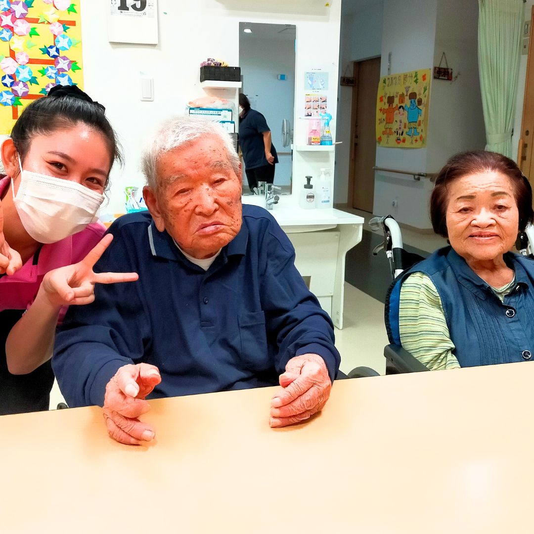 技能実習生のヴィンカさん・ヴェッレンさんのご紹介｜グループホームめぐみ首里　ウェルケア沖縄