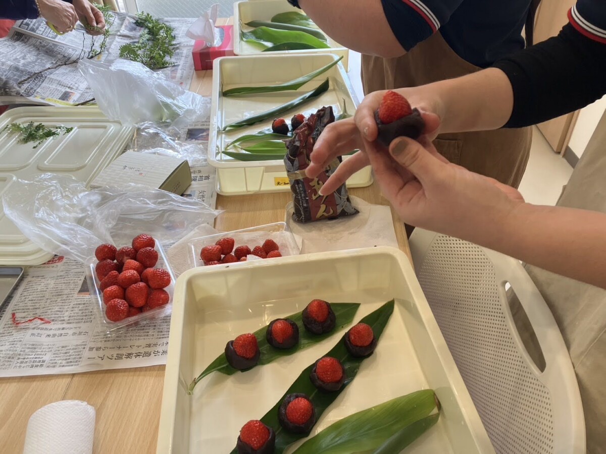 苺大福を作りました｜グループホームめぐみ首里　ウエルケア沖縄