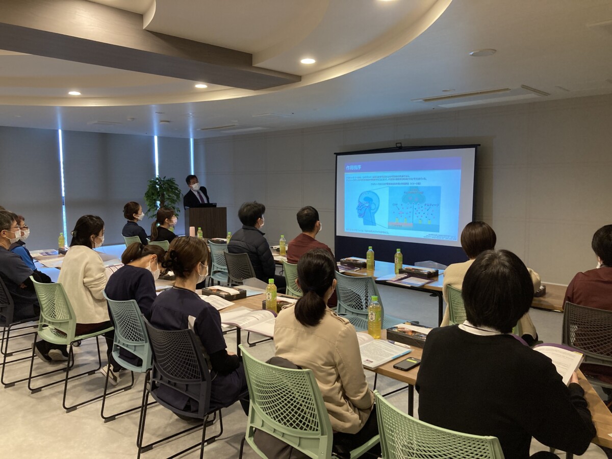 片頭痛治療に関する院内勉強会を開催